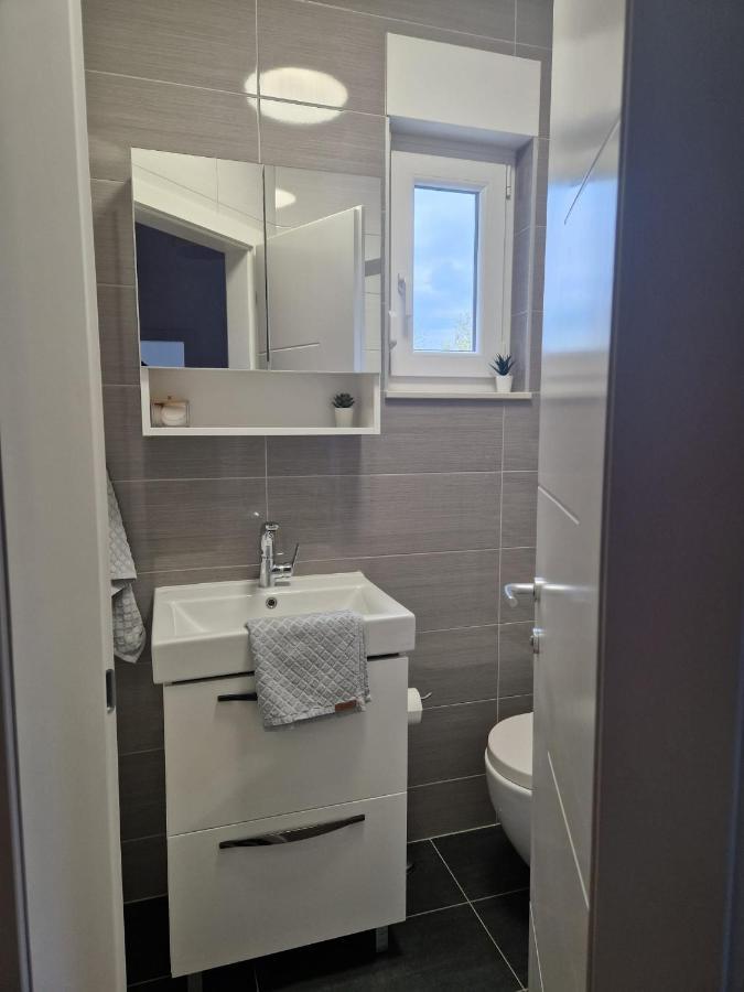 Apartman River Breeze Omis Bagian luar foto