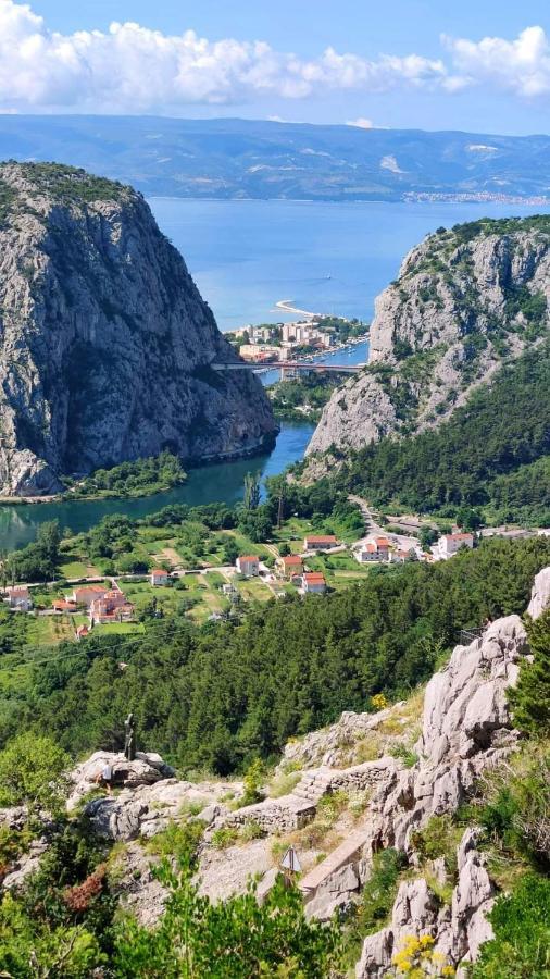 Apartman River Breeze Omis Bagian luar foto